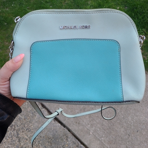 Michael Kors Cindy Large Crossbody - Picture 4 of 12